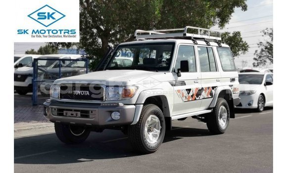 Sayi Imported Toyota Land Cruiser White Mota in Import - Dubai a Ashanti Sayi Imported Toyota Land Cruiser White Mota in Import - Dubai a Ashanti