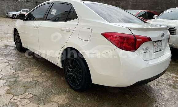 Buy Used Toyota Corolla White Car in Atebubu–Amantin in Brong-Ahafo Buy Used Toyota Corolla White Car in Atebubu–Amantin in Brong-Ahafo