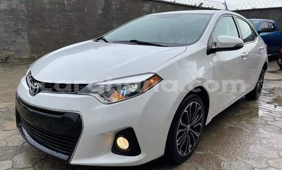 Buy Used Toyota Corolla White Car in Atebubu–Amantin in Brong-Ahafo