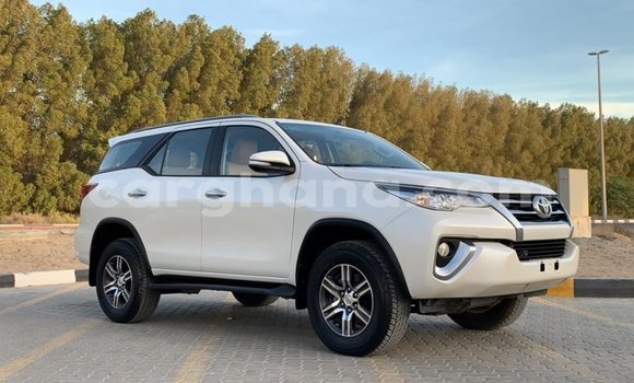 Ra Imported Toyota Fortuner funfun Ọkọ̀ in Import - Dubai ni Ashanti Ra Imported Toyota Fortuner funfun Ọkọ̀ in Import - Dubai ni Ashanti
