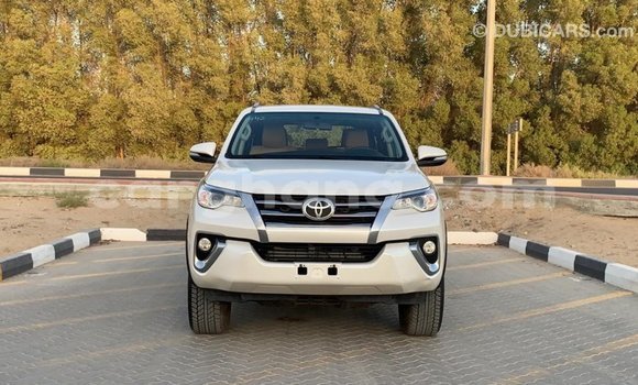 Ra Imported Toyota Fortuner funfun Ọkọ̀ in Import - Dubai ni Ashanti Ra Imported Toyota Fortuner funfun Ọkọ̀ in Import - Dubai ni Ashanti