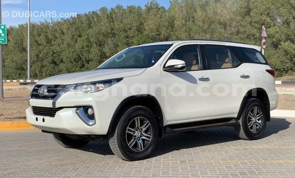 Sayi Imported Toyota Fortuner White Mota in Import - Dubai a Ashanti Sayi Imported Toyota Fortuner White Mota in Import - Dubai a Ashanti