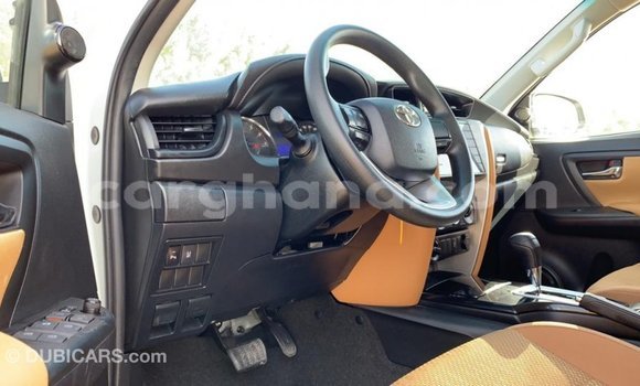 Sayi Imported Toyota Fortuner White Mota in Import - Dubai a Ashanti Sayi Imported Toyota Fortuner White Mota in Import - Dubai a Ashanti