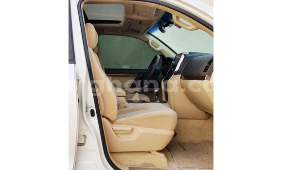 Buy Import Toyota Land Cruiser White Car in Import - Dubai in Ashanti Buy Import Toyota Land Cruiser White Car in Import - Dubai in Ashanti