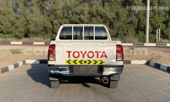 Buy Import Toyota Hilux White Car in Import - Dubai in Ashanti Buy Import Toyota Hilux White Car in Import - Dubai in Ashanti