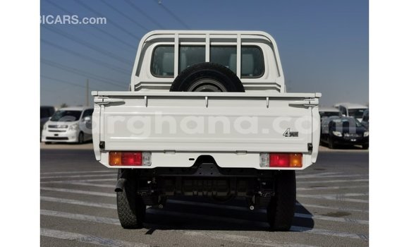 Ra Imported Toyota Land Cruiser funfun Ọkọ̀ in Import - Dubai ni Ashanti Ra Imported Toyota Land Cruiser funfun Ọkọ̀ in Import - Dubai ni Ashanti