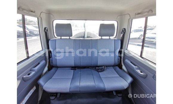 Ra Imported Toyota Land Cruiser funfun Ọkọ̀ in Import - Dubai ni Ashanti Ra Imported Toyota Land Cruiser funfun Ọkọ̀ in Import - Dubai ni Ashanti