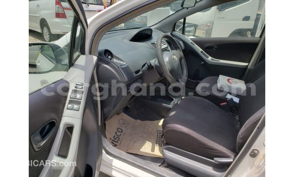 Ra Imported Toyota Yaris funfun Ọkọ̀ in Import - Dubai ni Ashanti Ra Imported Toyota Yaris funfun Ọkọ̀ in Import - Dubai ni Ashanti