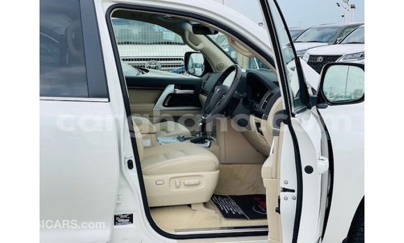 Buy Import Toyota Land Cruiser White Car in Import - Dubai in Ashanti Buy Import Toyota Land Cruiser White Car in Import - Dubai in Ashanti