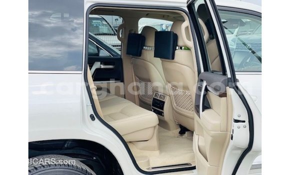 Buy Import Toyota Land Cruiser White Car in Import - Dubai in Ashanti Buy Import Toyota Land Cruiser White Car in Import - Dubai in Ashanti