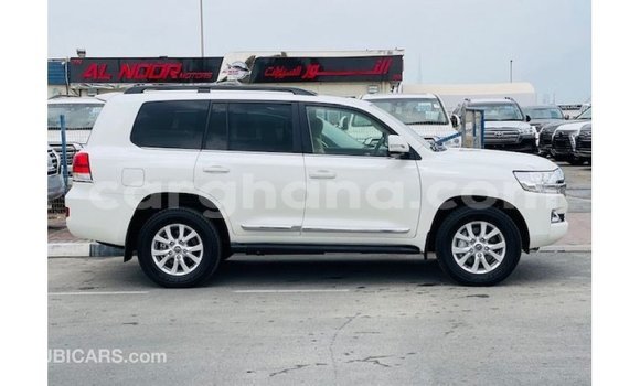 Buy Import Toyota Land Cruiser White Car in Import - Dubai in Ashanti Buy Import Toyota Land Cruiser White Car in Import - Dubai in Ashanti