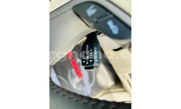 Buy Import Toyota Land Cruiser White Car in Import - Dubai in Ashanti Buy Import Toyota Land Cruiser White Car in Import - Dubai in Ashanti