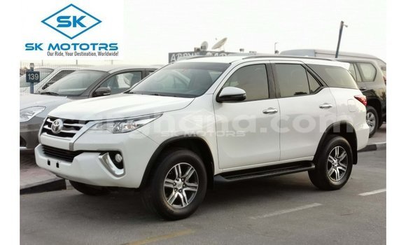 Ra Imported Toyota Fortuner funfun Ọkọ̀ in Import - Dubai ni Ashanti Ra Imported Toyota Fortuner funfun Ọkọ̀ in Import - Dubai ni Ashanti