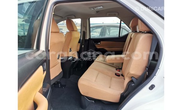 Ra Imported Toyota Fortuner funfun Ọkọ̀ in Import - Dubai ni Ashanti Ra Imported Toyota Fortuner funfun Ọkọ̀ in Import - Dubai ni Ashanti