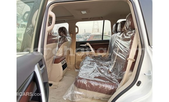 Buy Import Toyota Land Cruiser White Car in Import - Dubai in Ashanti Buy Import Toyota Land Cruiser White Car in Import - Dubai in Ashanti