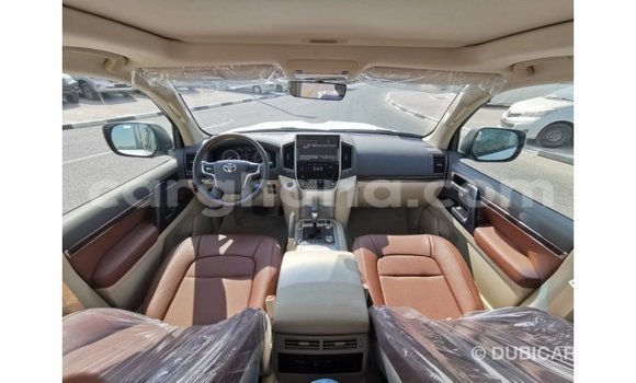 Ra Imported Toyota Land Cruiser funfun Ọkọ̀ in Import - Dubai ni Ashanti Ra Imported Toyota Land Cruiser funfun Ọkọ̀ in Import - Dubai ni Ashanti