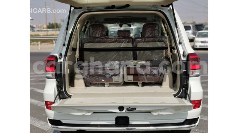 Big with watermark toyota land cruiser ashanti import dubai 33638