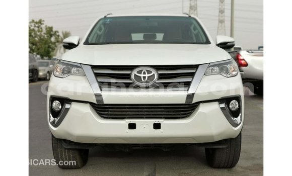 Sayi Imported Toyota Fortuner White Mota in Import - Dubai a Ashanti Sayi Imported Toyota Fortuner White Mota in Import - Dubai a Ashanti