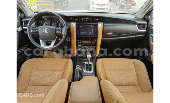 Sayi Imported Toyota Fortuner White Mota in Import - Dubai a Ashanti Sayi Imported Toyota Fortuner White Mota in Import - Dubai a Ashanti