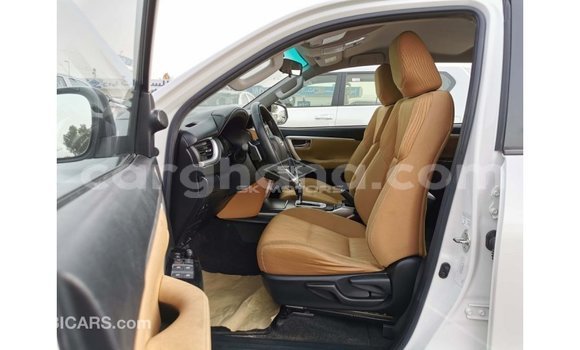 Sayi Imported Toyota Fortuner White Mota in Import - Dubai a Ashanti Sayi Imported Toyota Fortuner White Mota in Import - Dubai a Ashanti