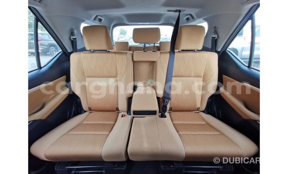 Sayi Imported Toyota Fortuner White Mota in Import - Dubai a Ashanti Sayi Imported Toyota Fortuner White Mota in Import - Dubai a Ashanti