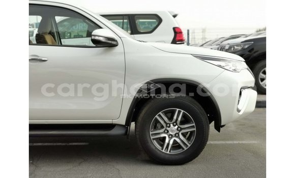 Sayi Imported Toyota Fortuner White Mota in Import - Dubai a Ashanti Sayi Imported Toyota Fortuner White Mota in Import - Dubai a Ashanti