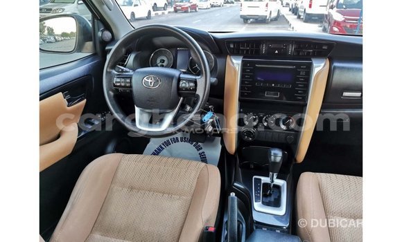 Sayi Imported Toyota Fortuner White Mota in Import - Dubai a Ashanti Sayi Imported Toyota Fortuner White Mota in Import - Dubai a Ashanti