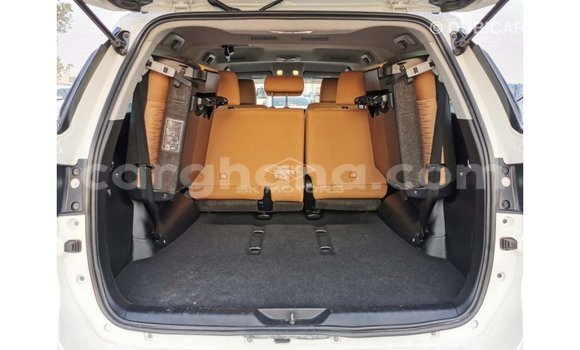 Sayi Imported Toyota Fortuner White Mota in Import - Dubai a Ashanti Sayi Imported Toyota Fortuner White Mota in Import - Dubai a Ashanti