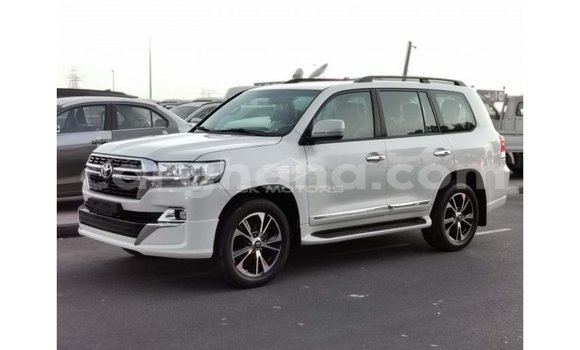 Sayi Imported Toyota Land Cruiser White Mota in Import - Dubai a Ashanti Sayi Imported Toyota Land Cruiser White Mota in Import - Dubai a Ashanti