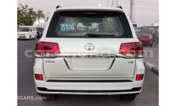 Sayi Imported Toyota Land Cruiser White Mota in Import - Dubai a Ashanti Sayi Imported Toyota Land Cruiser White Mota in Import - Dubai a Ashanti
