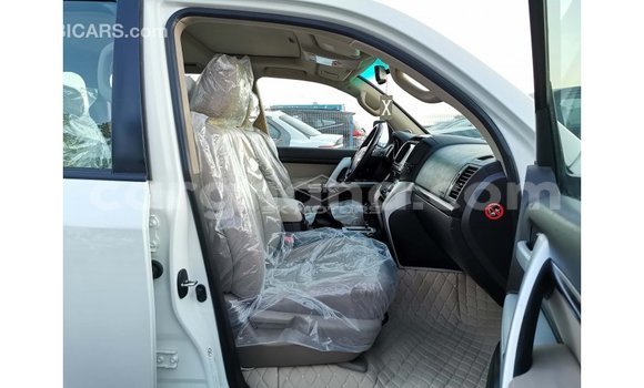 Sayi Imported Toyota Land Cruiser White Mota in Import - Dubai a Ashanti Sayi Imported Toyota Land Cruiser White Mota in Import - Dubai a Ashanti