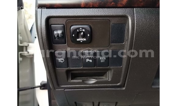 Sayi Imported Toyota Land Cruiser White Mota in Import - Dubai a Ashanti Sayi Imported Toyota Land Cruiser White Mota in Import - Dubai a Ashanti