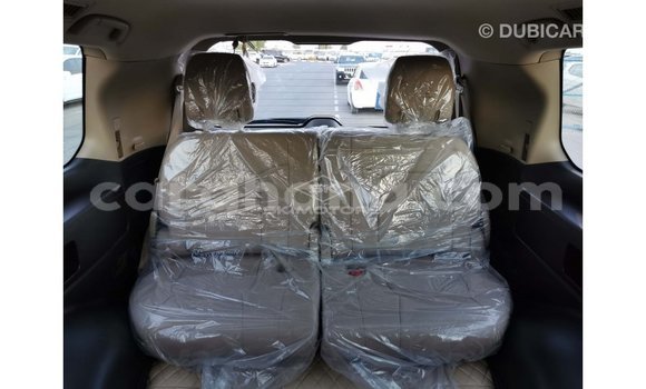 Sayi Imported Toyota Land Cruiser White Mota in Import - Dubai a Ashanti Sayi Imported Toyota Land Cruiser White Mota in Import - Dubai a Ashanti