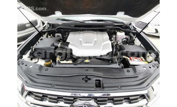 Sayi Imported Toyota Land Cruiser White Mota in Import - Dubai a Ashanti Sayi Imported Toyota Land Cruiser White Mota in Import - Dubai a Ashanti