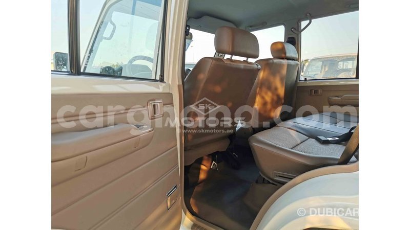 Big with watermark toyota land cruiser ashanti import dubai 33714