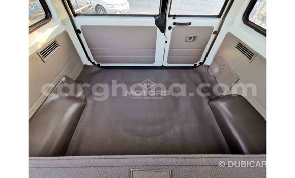 Sayi Imported Toyota Land Cruiser White Mota in Import - Dubai a Ashanti Sayi Imported Toyota Land Cruiser White Mota in Import - Dubai a Ashanti