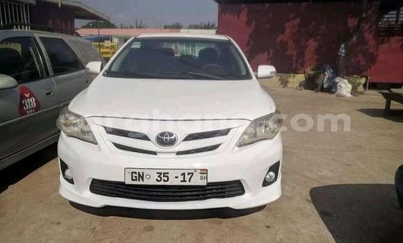 Sayi Na hannu Toyota Corolla White Mota in Accra a Greater Accra