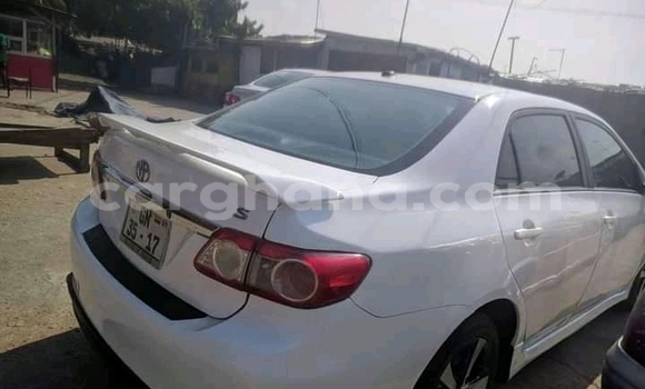 Ra Àlòkù Toyota Corolla funfun Ọkọ̀ in Accra ni Greater Accra Ra Àlòkù Toyota Corolla funfun Ọkọ̀ in Accra ni Greater Accra