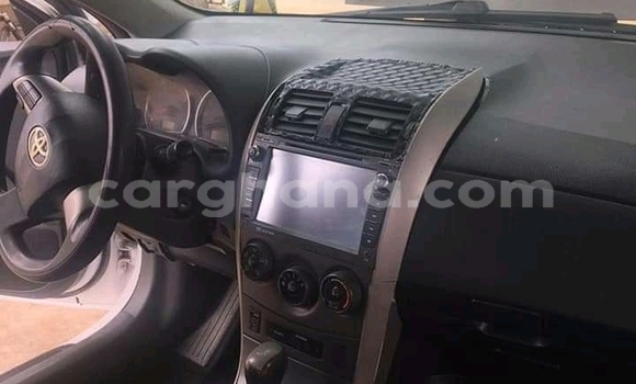Ra Àlòkù Toyota Corolla funfun Ọkọ̀ in Accra ni Greater Accra Ra Àlòkù Toyota Corolla funfun Ọkọ̀ in Accra ni Greater Accra