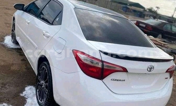 Ra Àlòkù Toyota Corolla funfun Ọkọ̀ in Accra ni Greater Accra Ra Àlòkù Toyota Corolla funfun Ọkọ̀ in Accra ni Greater Accra