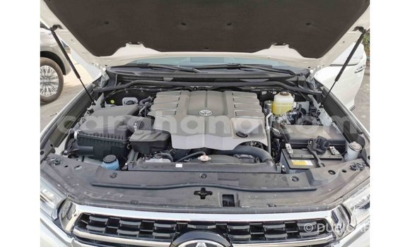 Sayi Imported Toyota Land Cruiser White Mota in Import - Dubai a Ashanti Sayi Imported Toyota Land Cruiser White Mota in Import - Dubai a Ashanti