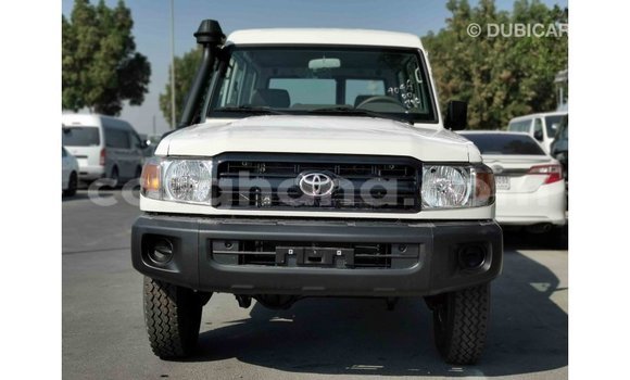 Sayi Imported Toyota Land Cruiser White Mota in Import - Dubai a Ashanti Sayi Imported Toyota Land Cruiser White Mota in Import - Dubai a Ashanti