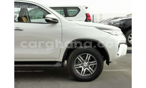 Ra Imported Toyota Fortuner funfun Ọkọ̀ in Import - Dubai ni Ashanti Ra Imported Toyota Fortuner funfun Ọkọ̀ in Import - Dubai ni Ashanti