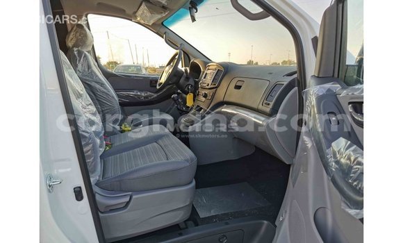 Sayi Imported Hyundai Cargo White Mota in Import - Dubai a Ashanti Sayi Imported Hyundai Cargo White Mota in Import - Dubai a Ashanti