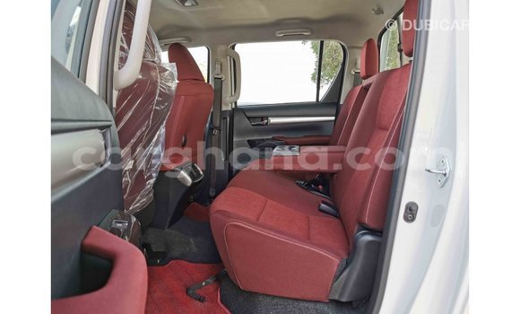 Sayi Imported Toyota Hilux White Mota in Import - Dubai a Ashanti Sayi Imported Toyota Hilux White Mota in Import - Dubai a Ashanti