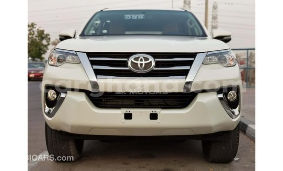 Sayi Imported Toyota Fortuner White Mota in Import - Dubai a Ashanti Sayi Imported Toyota Fortuner White Mota in Import - Dubai a Ashanti