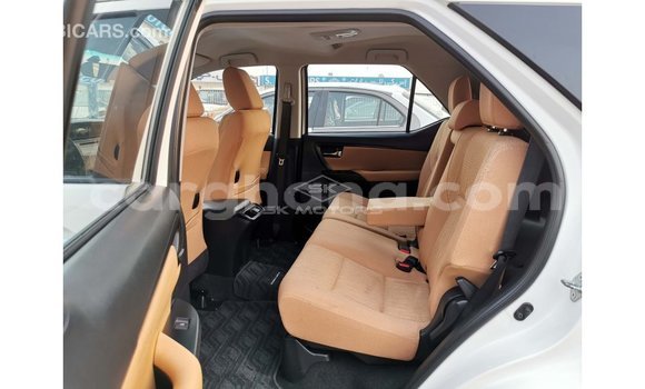 Sayi Imported Toyota Fortuner White Mota in Import - Dubai a Ashanti Sayi Imported Toyota Fortuner White Mota in Import - Dubai a Ashanti