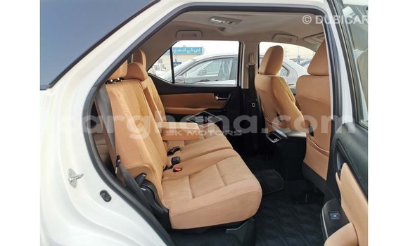 Sayi Imported Toyota Fortuner White Mota in Import - Dubai a Ashanti Sayi Imported Toyota Fortuner White Mota in Import - Dubai a Ashanti