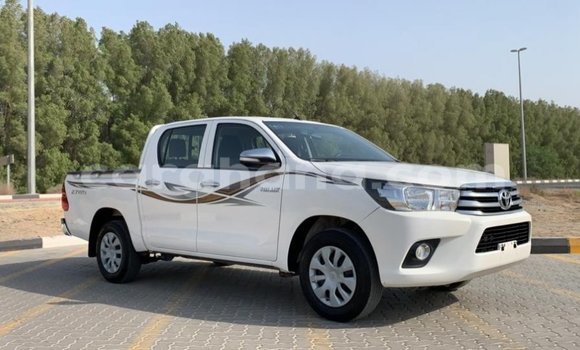 Sayi Imported Toyota Hilux White Mota in Import - Dubai a Ashanti Sayi Imported Toyota Hilux White Mota in Import - Dubai a Ashanti