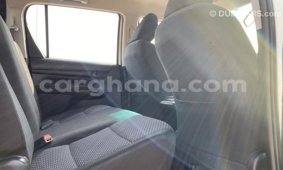 Sayi Imported Toyota Hilux White Mota in Import - Dubai a Ashanti Sayi Imported Toyota Hilux White Mota in Import - Dubai a Ashanti